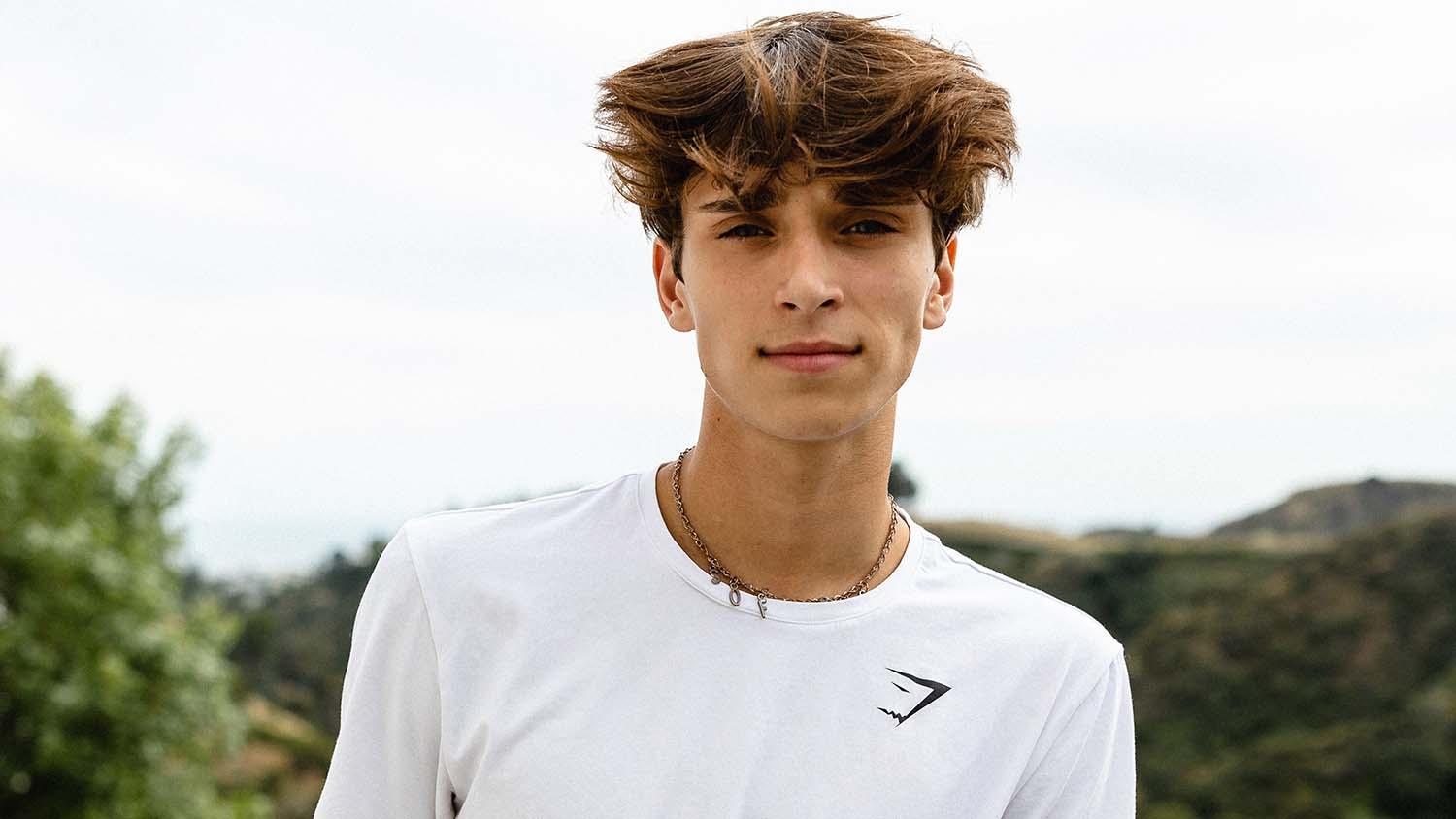 'Ngoi sao' 18 tuoi bo trang TikTok trieu fan de mo cong ty canh tranh hinh anh