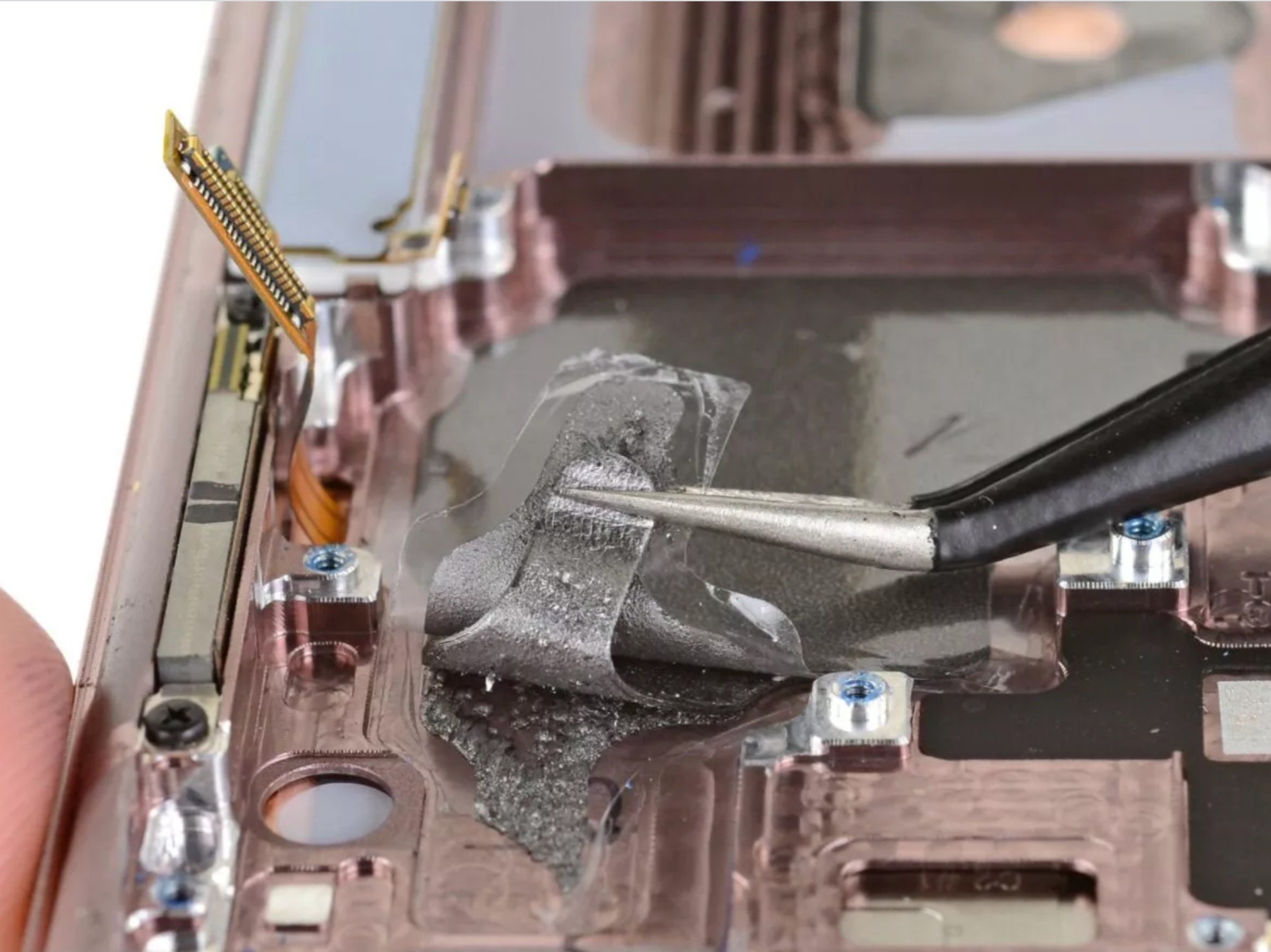 Thiet ke tan nhiet moi trong Galaxy Note20 hinh anh