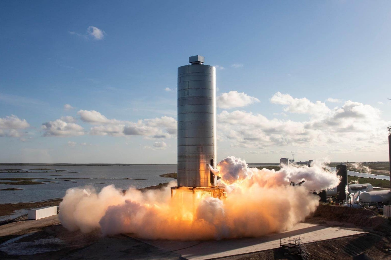 Elon Musk san sang phong ten lua moi hinh anh