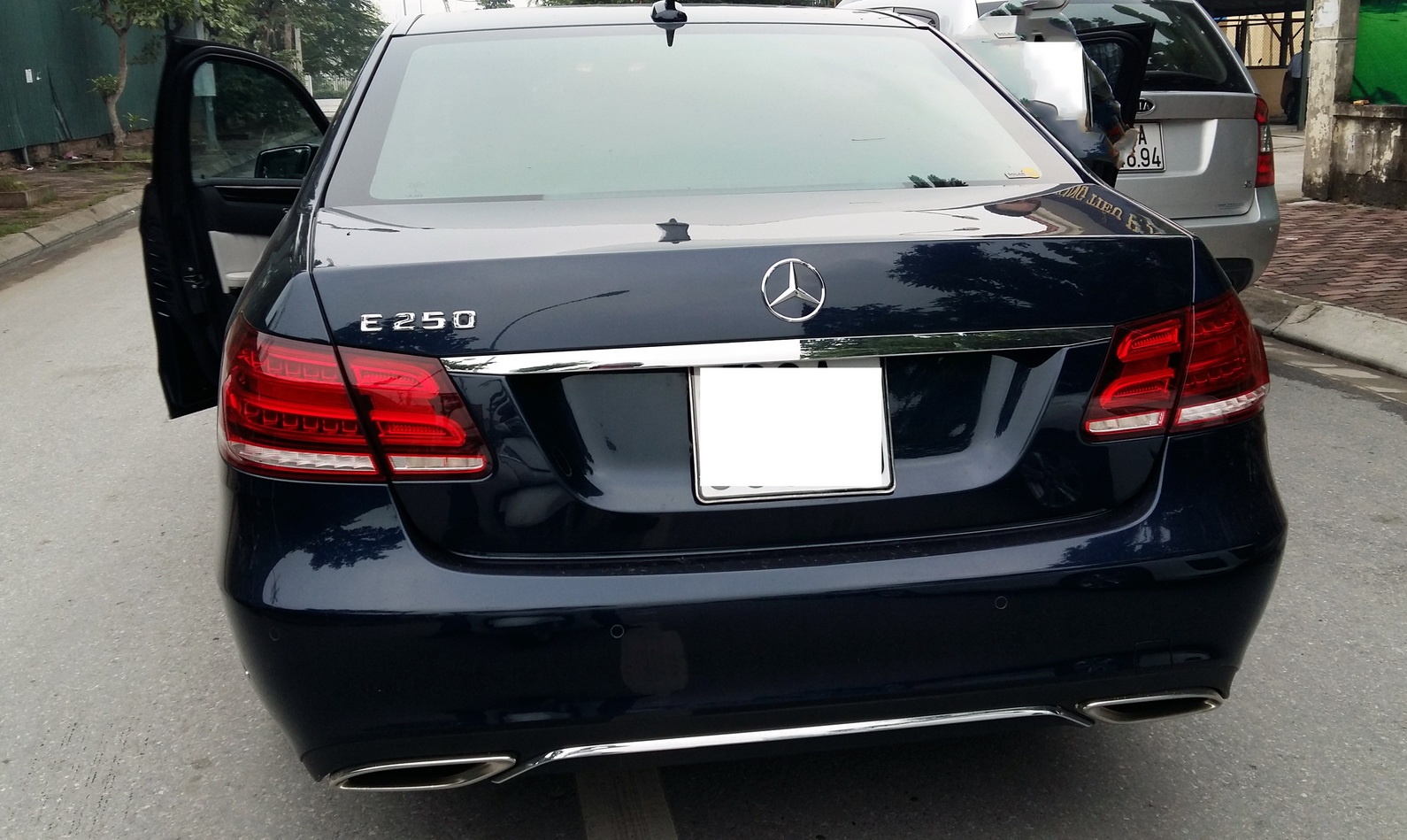 Nếu không có Uber, Grab, người tiêu dùng không bao giờ được đi xe Mercedes E250 với giá 6.000 đồng/km.  Ảnh minh họa: Hoàng Hà.
