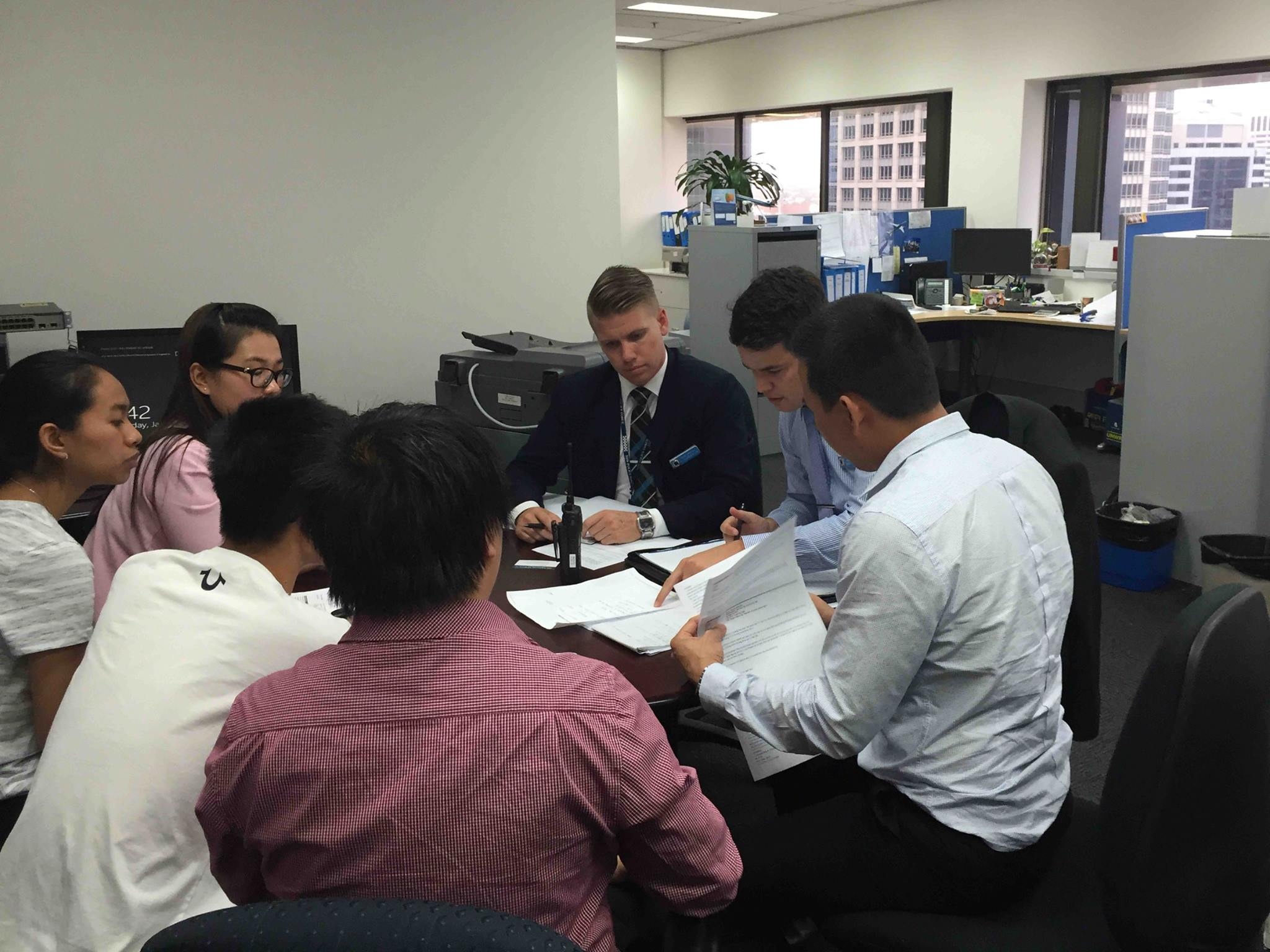 Lua ve may bay: Canh sat Australia cung cap duong day nong hinh anh