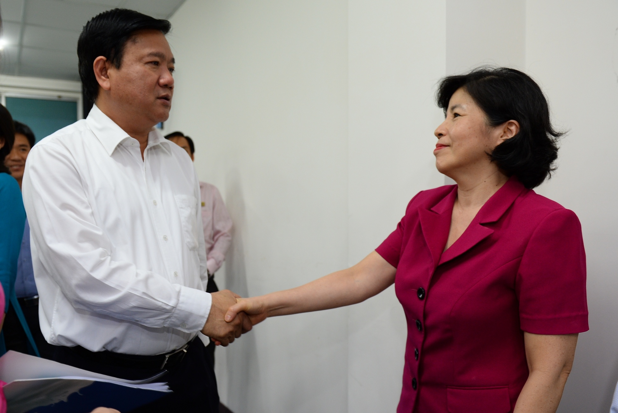 Dinh La Thang,  Nguyen Si Dung,  duong day nong,  hotline cua Bi thu Thang anh 2