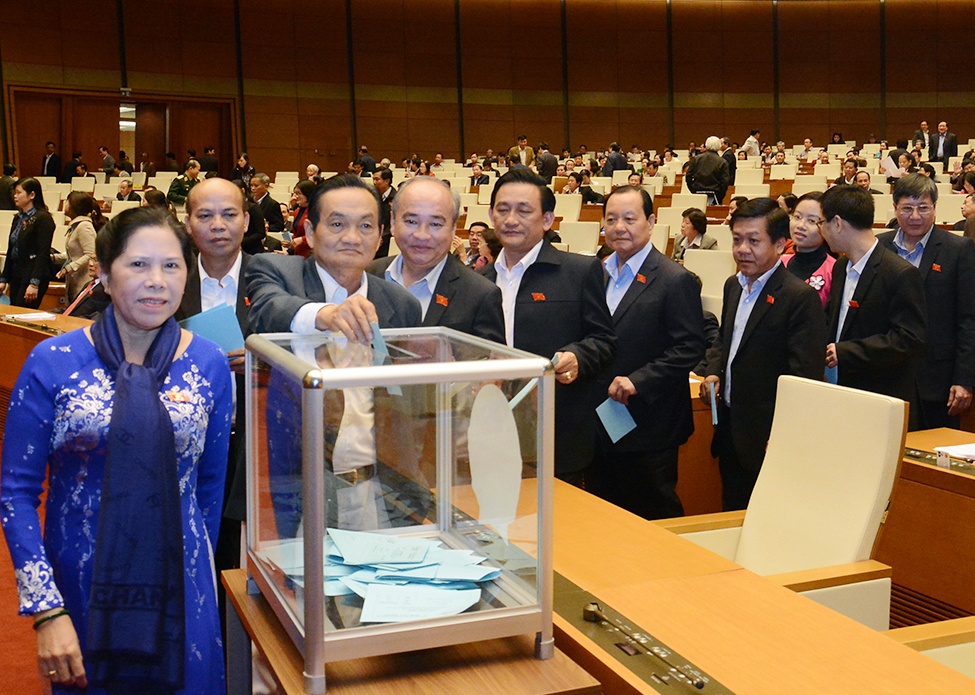 Ong Nguyen Sinh Hung thoi Chu tich Quoc hoi anh 2