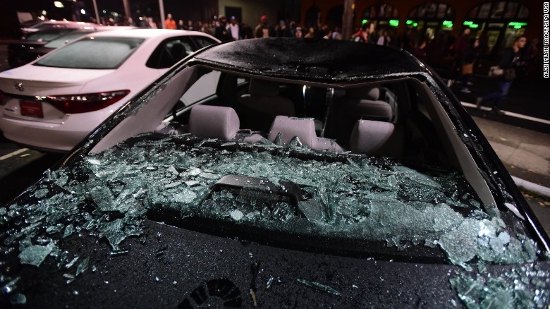 Bieu tinh chong Trump bien thanh bao loan anh 6