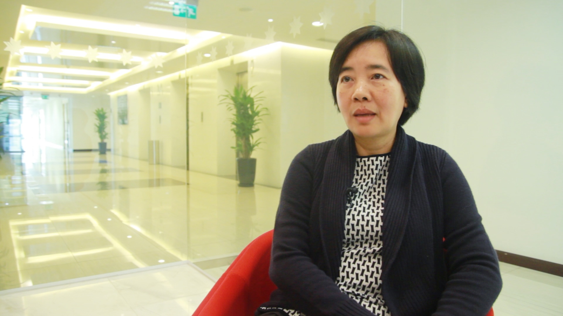 Chuyen cua nu tuong ngan hang nhay qua lam giao duc hinh anh