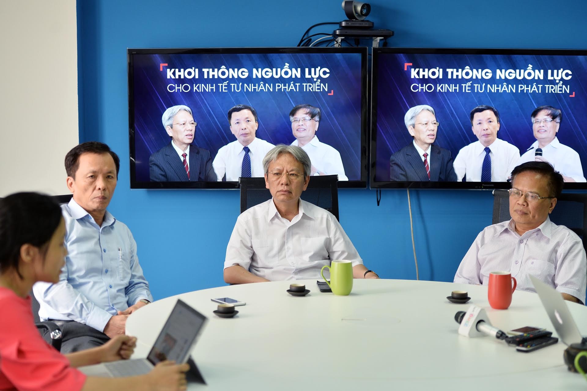Bàn tròn phát triển kinh tế tư nhân ảnh 1 Ban tron phat trien kinh te tu nhan anh 1