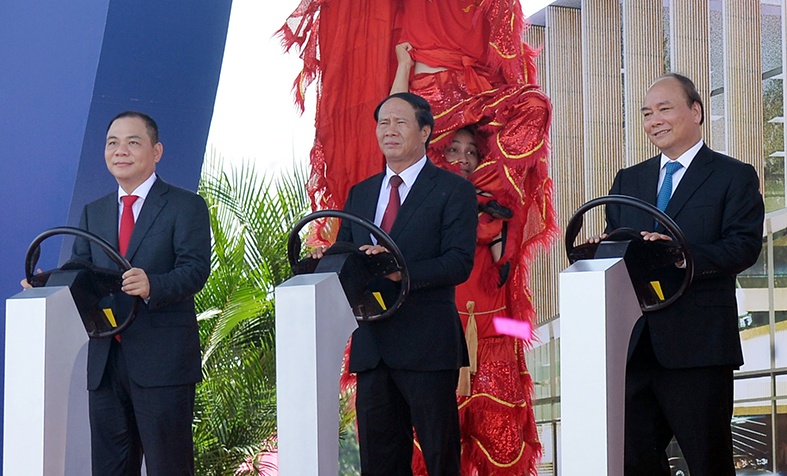 Vingroup bat tay voi nhung ai de lam oto thuong hieu Viet? hinh anh