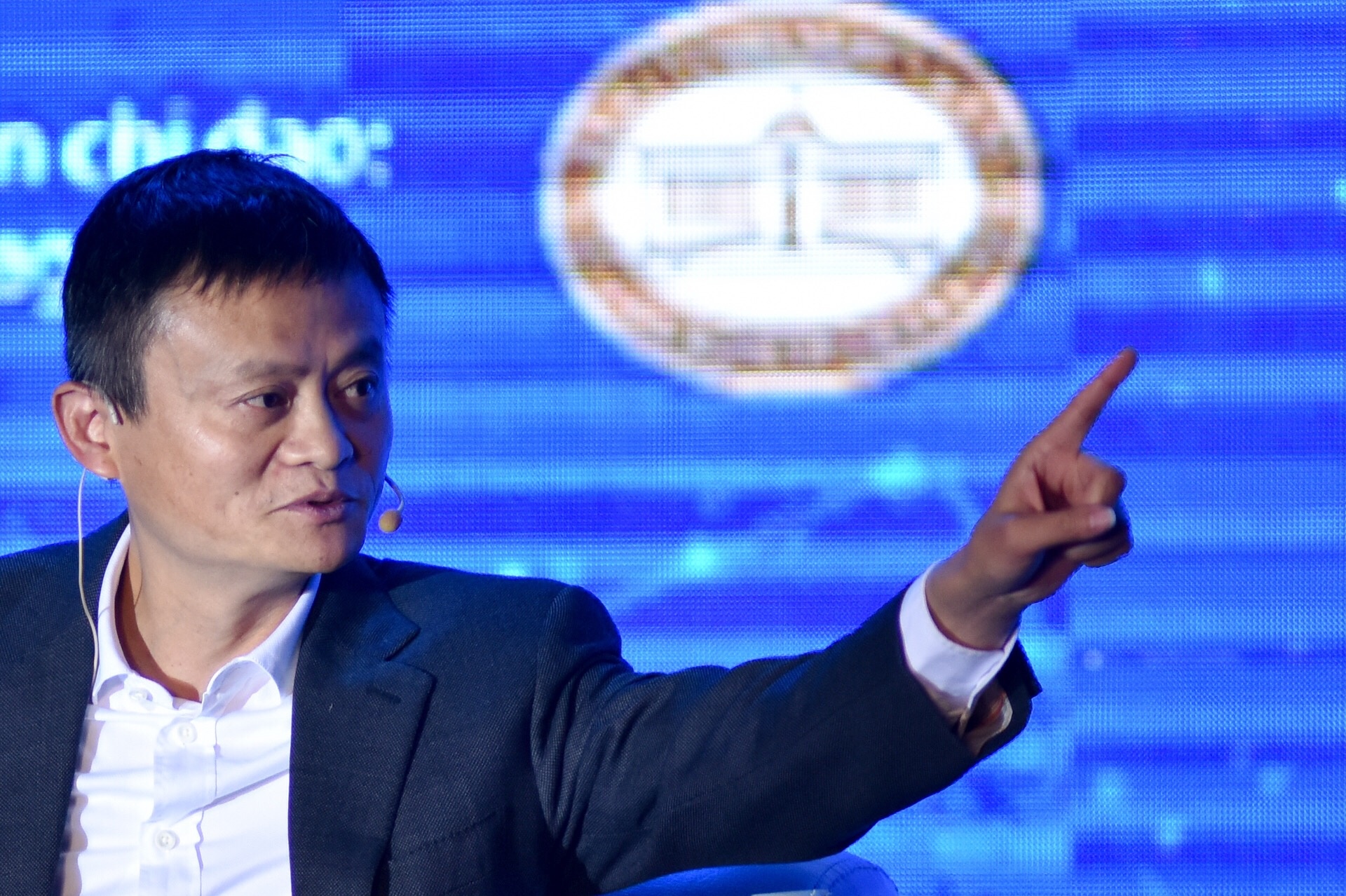 Ty phu Jack Ma: Dung co tao Alibaba, hay giai quyet mot van de xa hoi hinh anh