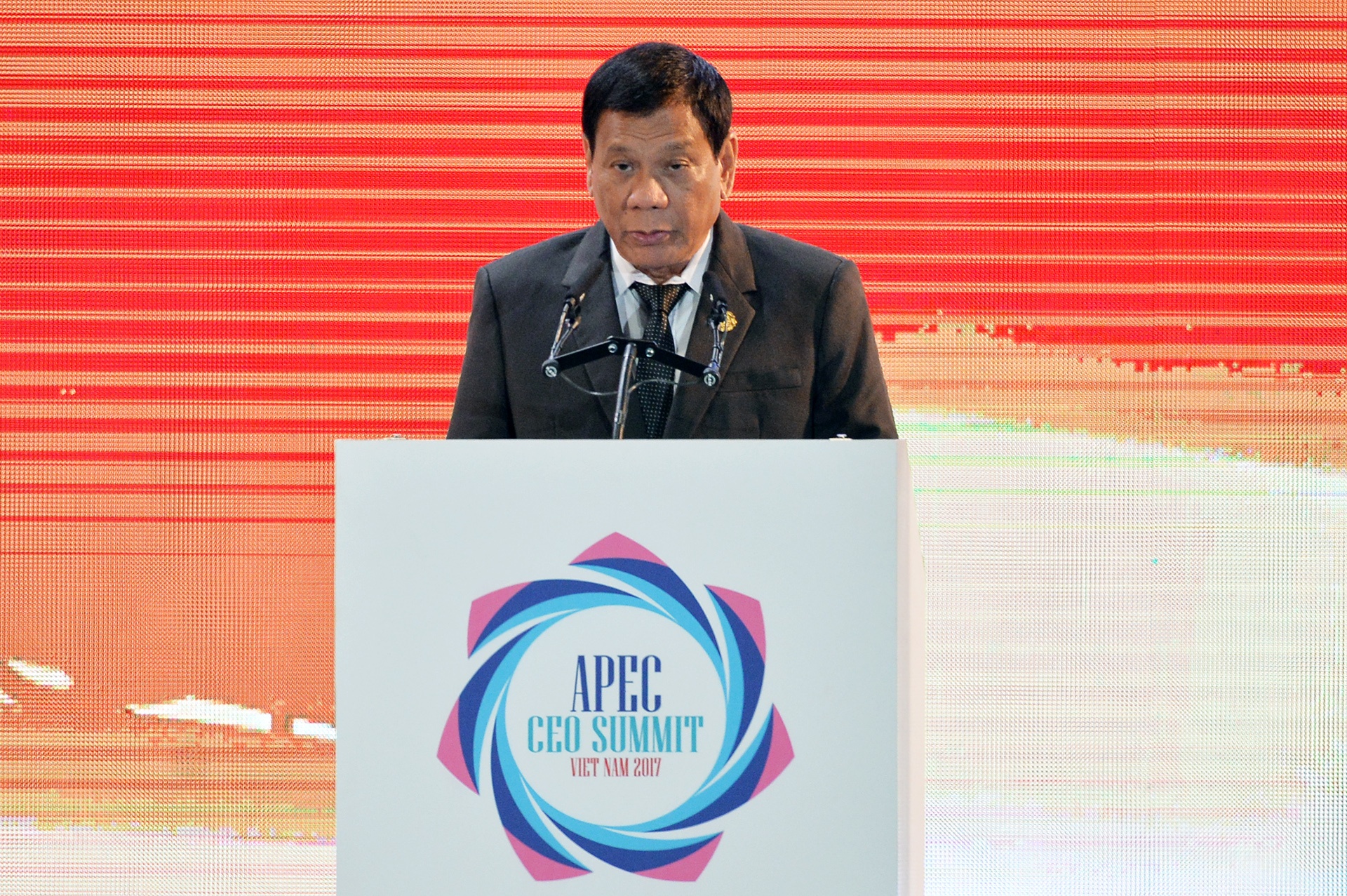 Tổng thống Philippines Duterte phát biểu trước 1.500 doanh nhân APEC ảnh 1 Tong thong Philippines Duterte phat bieu truoc 1.500 doanh nhan APEC anh 1
