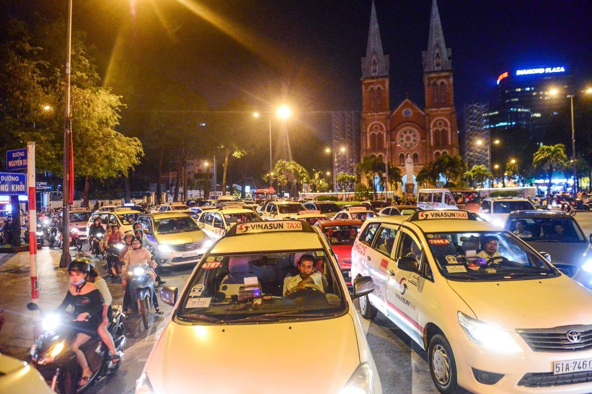 Duong Dong Khoi 'that thu' vi dem Black Friday hinh anh