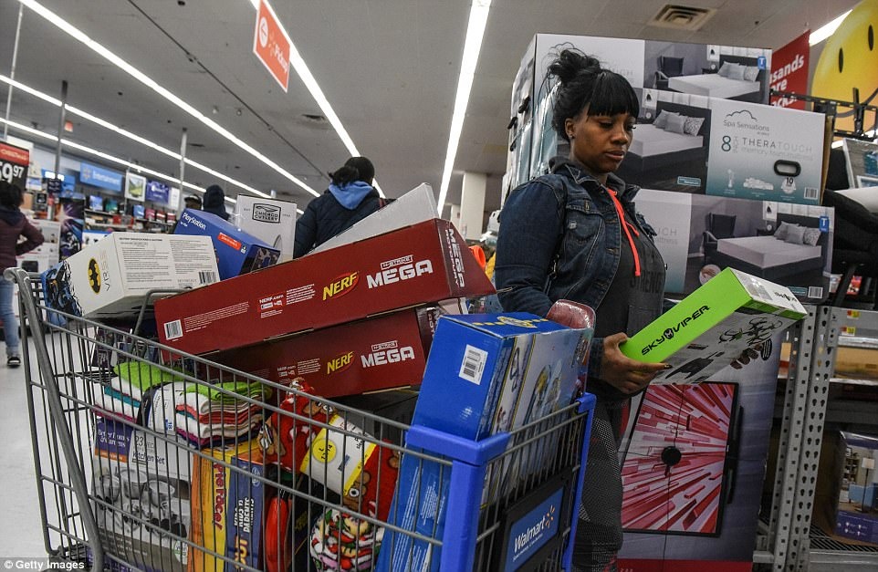 Tranh cuop va bao luc trong ngay nguoi My chi 26 ty USD san hang giam gia anh 9