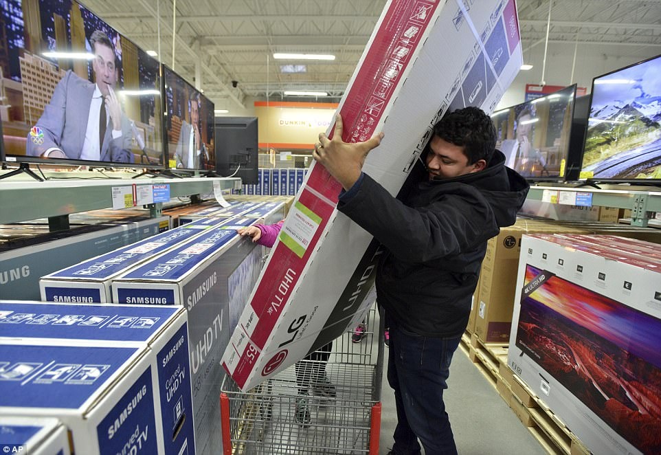 Tranh cuop va bao luc trong ngay nguoi My chi 26 ty USD san hang giam gia anh 2