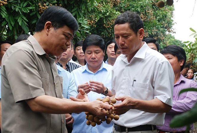 Lanh dao tinh phai di 'ban' nhan cho nong dan hinh anh