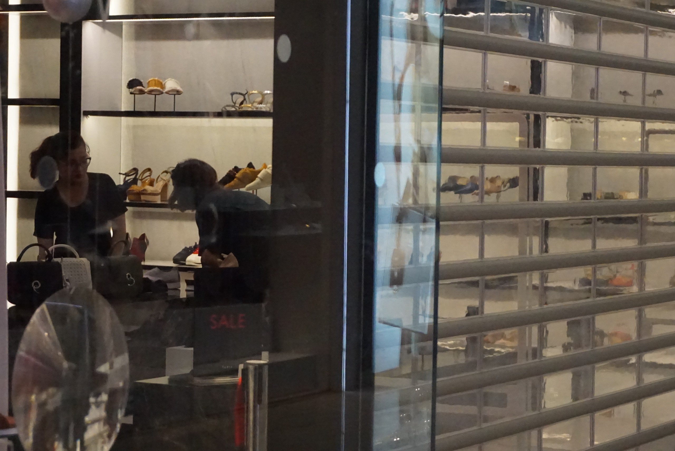 Ke hang trong tron sau khuyen mai Black Friday anh 8