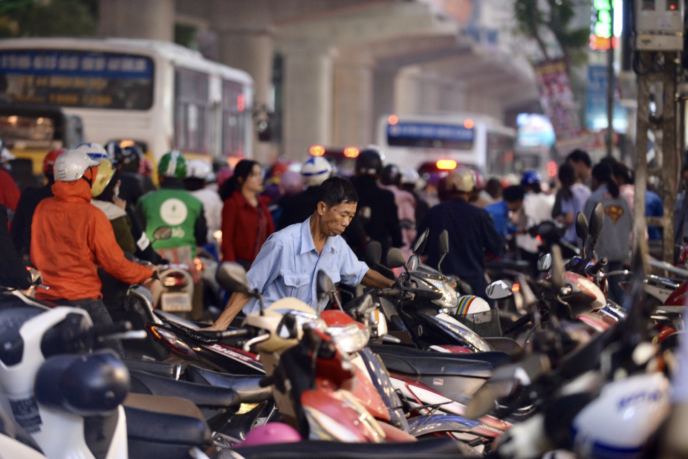 Ha Noi,  Sai Gon that thu trong toi Black Friday anh 4