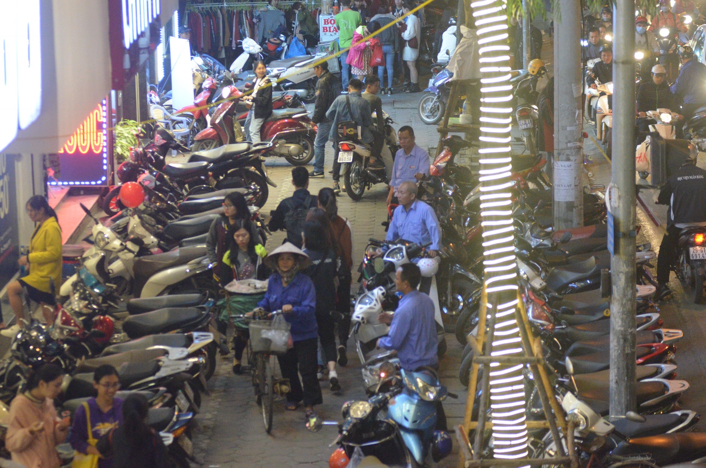 Ha Noi,  Sai Gon that thu trong toi Black Friday anh 7