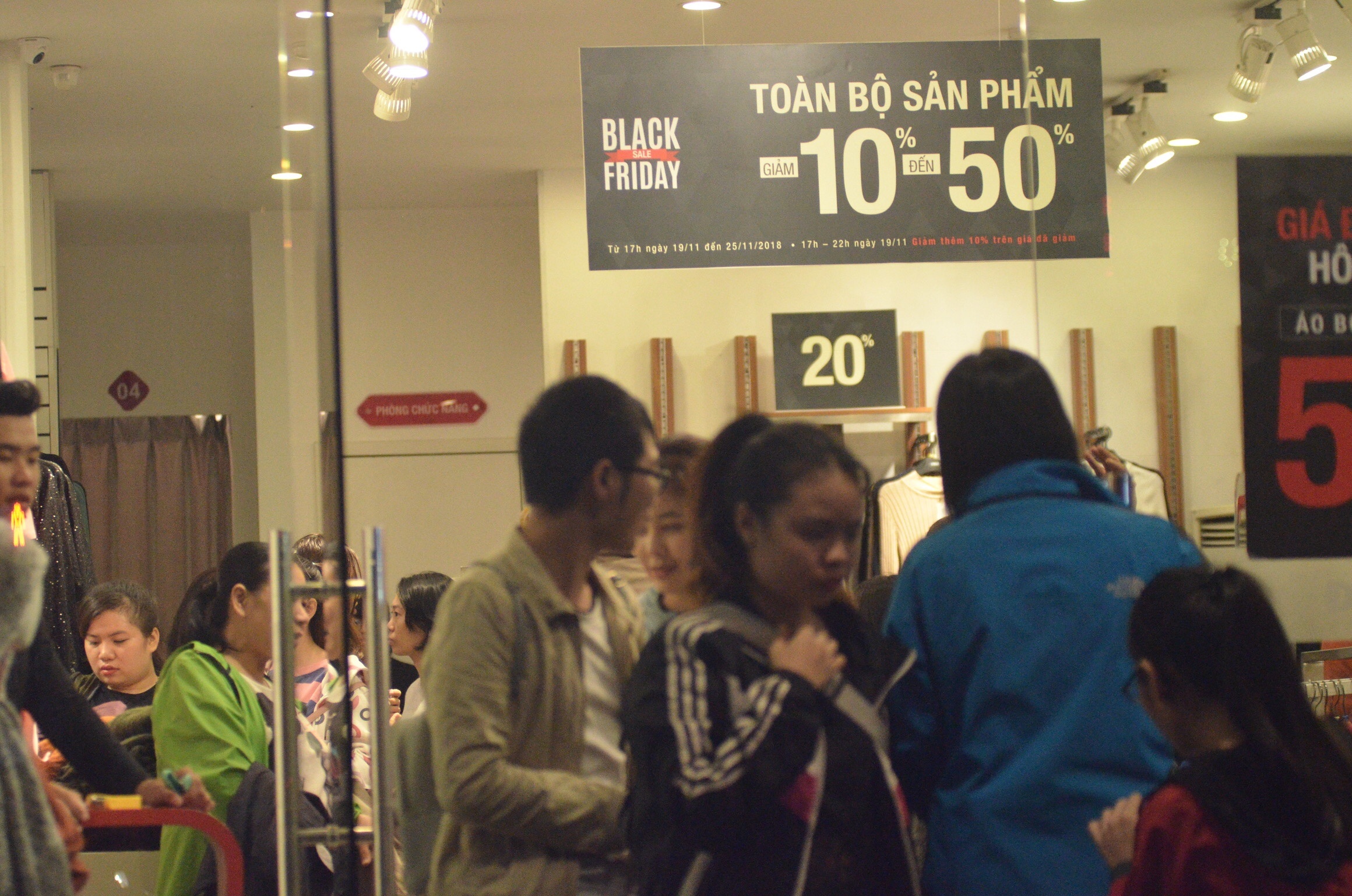 Ha Noi,  Sai Gon that thu trong toi Black Friday anh 8