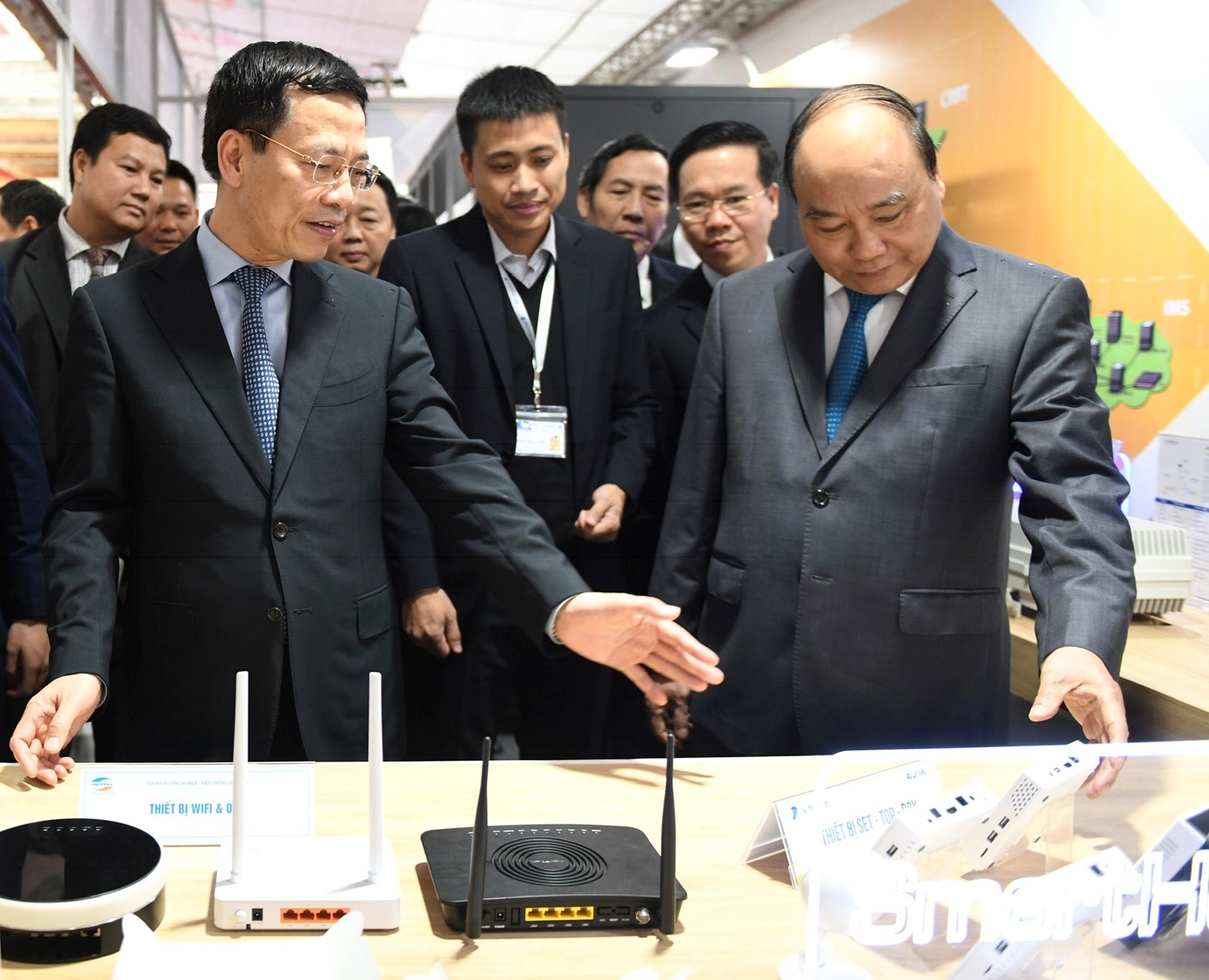 Bộ trưởng Nguyễn Mạnh Hùng ảnh 1 Bo truong Nguyen Manh Hung anh 1