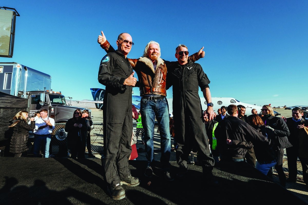 Ty phu Richard Branson tuyen bo len mat trang anh 1