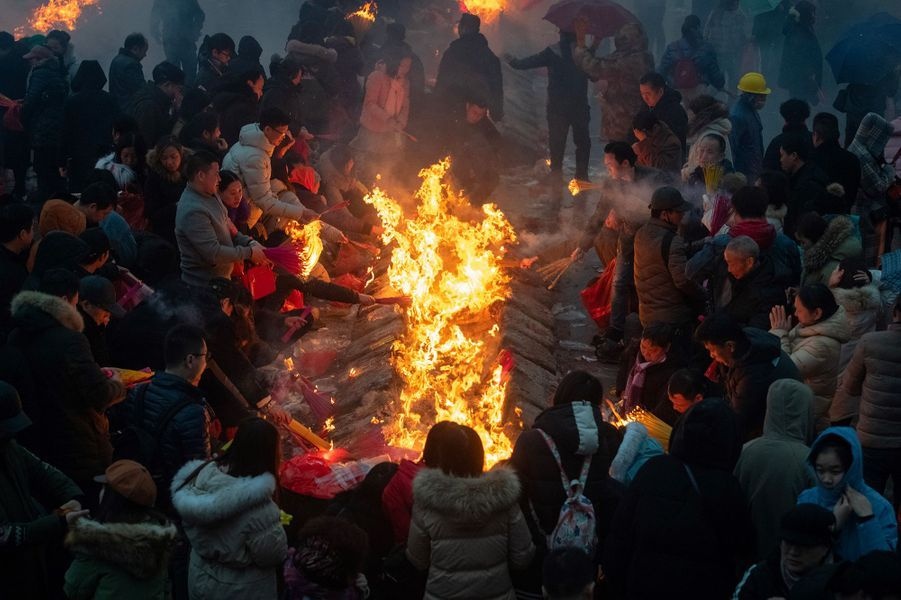 Hang nghin nguoi Trung Quoc cau Than Tai anh 7