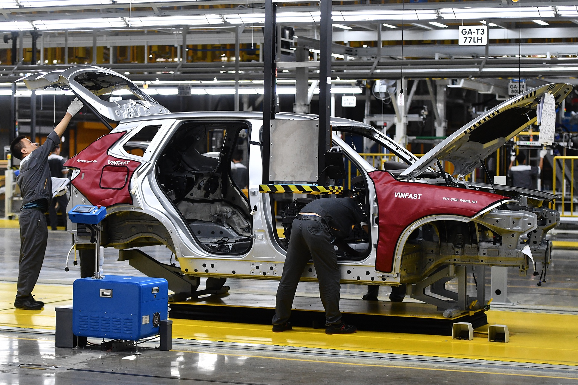 Vi sao Vingroup xem xet niem yet VinFast tai My thong qua sap nhap? hinh anh