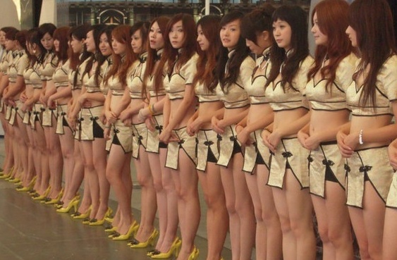 PG tiec voi dich vu di dem cung khach hinh anh
