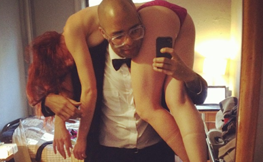 Chang trai thich dung phu nu lam khan quang co hinh anh