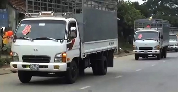 Doc nhat vo nhi o Ha Giang: Ruoc dau bang 16 xe tai hinh anh