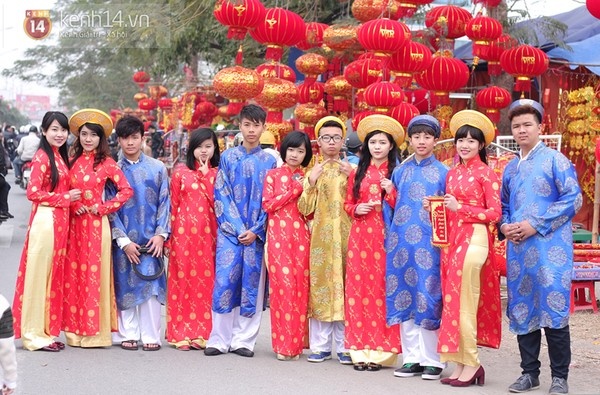 Teen chup hinh o Hang Ma, hoa Nhat Tan phien ban Hai Phong hinh anh