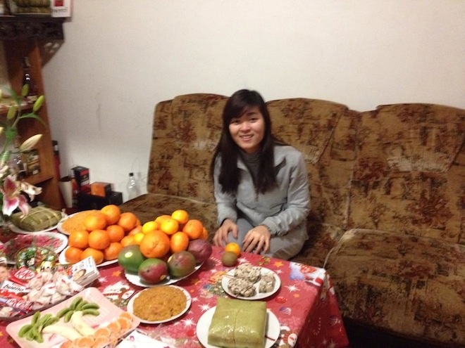Mam co day du nhu Tet o nha cua du hoc sinh Viet tai Sec hinh anh