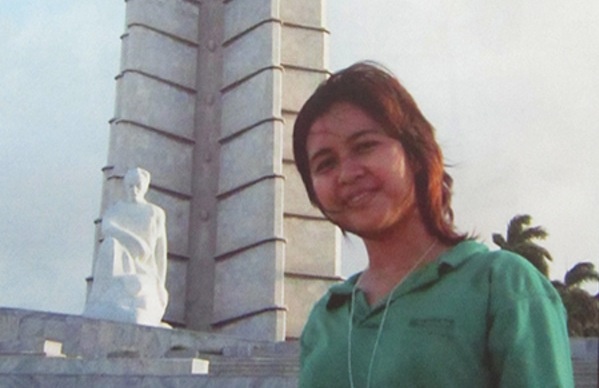 Nu tien si dau tien cua dong bao E De hinh anh