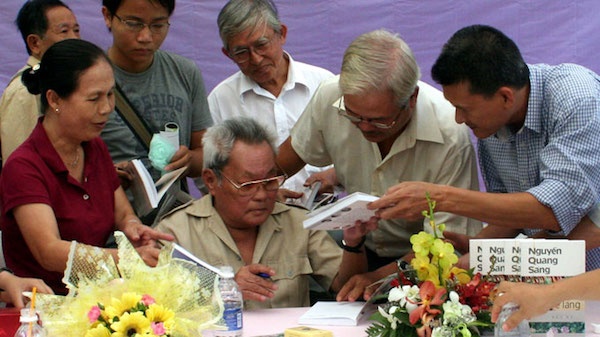 Ong Sang 'choi khong' ma van co sach hinh anh