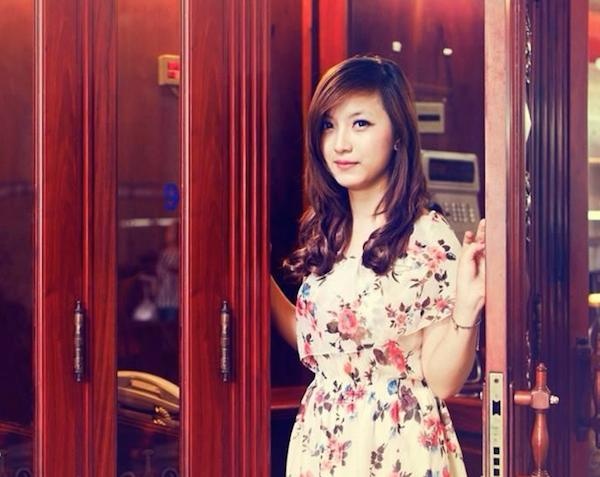 Co giao 9X va nhung chuyen cuoi ra nuoc mat voi hoc tro hinh anh