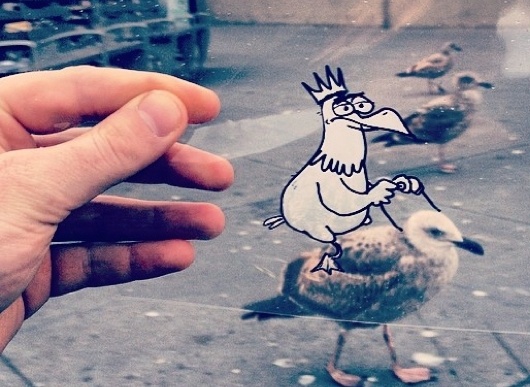 Chang trai ve nhan vat hoat hinh tren phim trong suot hinh anh