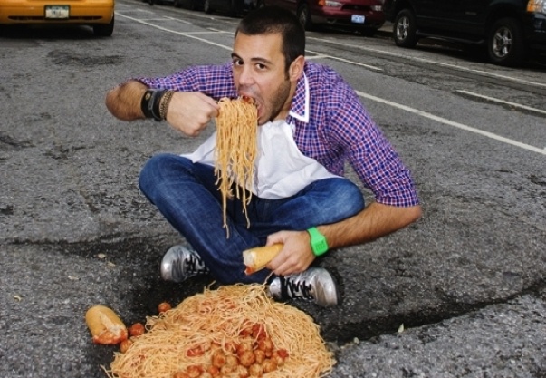 Doi ban co so thich trang tri cac o ga tren pho hinh anh