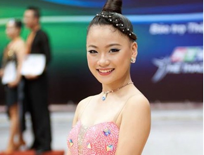 Hoa khôi thể thao có nụ cười tươi rói và vẻ đẹp tỏa sáng.