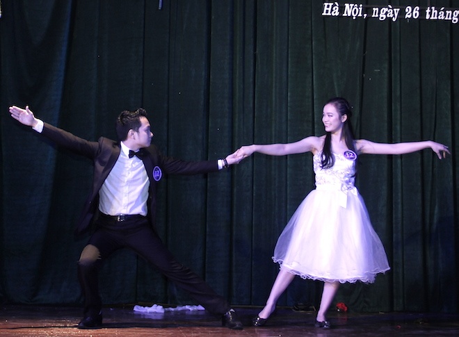 Thí sinh Phạm Tuấn Mạnh và Trương Quỳnh Trang cùng tiết mục kịch hát rất tình cảm.