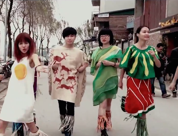 Clip cover 'Happy' vui nhon ve cuoc song Ha Noi hinh anh