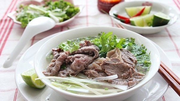 Món phở bò được quảng bá trên căn bếp ảo của Linh Trang.