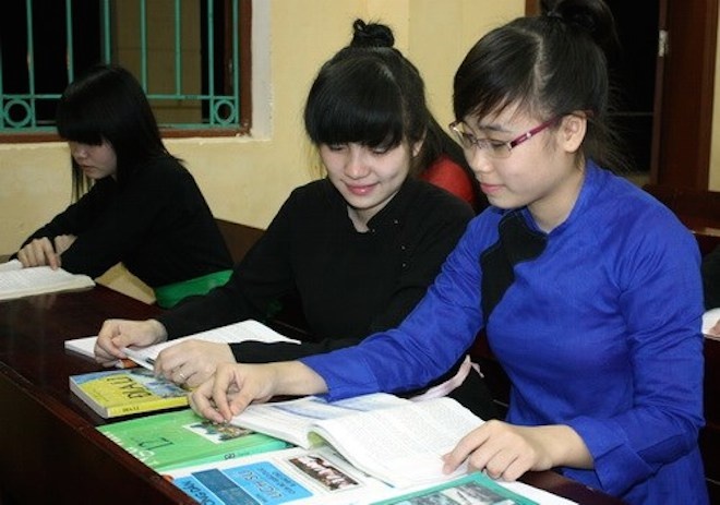 Vì là giờ tự học, mỗi em học một môn khác nhau.