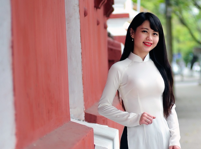 Gương mặt khá thân thuộc trong các bản tin thời tiết của VTV, MC Hương Liên, người được các độc giả đánh giá có khuôn mặt khá Á Đông