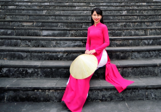 Tốt nghiệp ĐH Hà Nội, đạo diễn truyền hình của  ĐH SKĐA Hà Nội cô mong muốn sẽ đưa được nhiều kiến thức học được vào bản tin để thông tin đến với khán giả thú vị, sinh động hơn​.