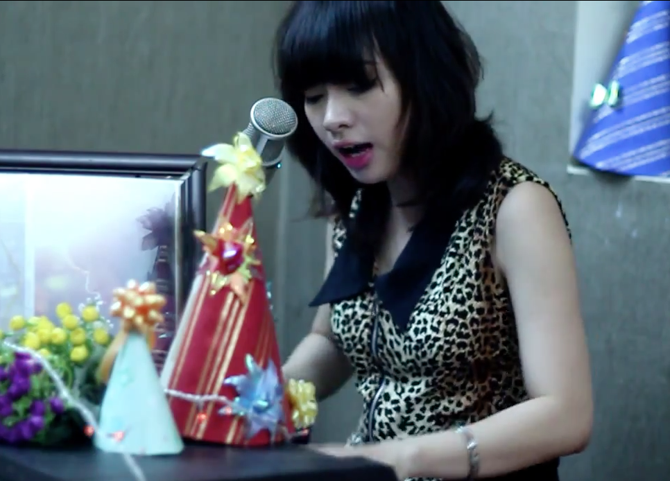 Boi Ngoc cover 'Con mua ngang qua', 'Nang am xa dan' hinh anh