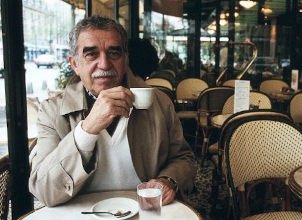 Tac gia 'Tram nam co don' qua doi hinh anh