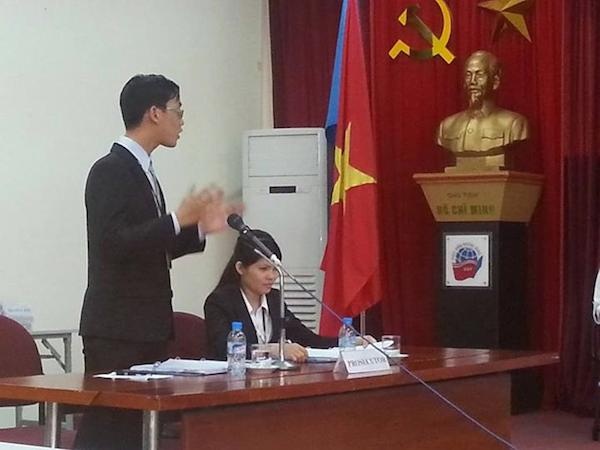 Nguyên Vỵ tham gia tranh tụng tại cuộc thi Phiên tòa giả định quốc tế về luật nhân đạo quốc tế.