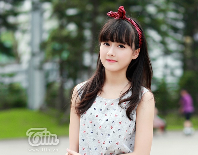 Nổi lên nhờ bức ảnh cực giống người Hàn trong bộ trang phục hanbok, đến nay, cô bạn Hà Vi tiếp tục gây sự chú ý trong những shoot hình đời thường trẻ trung, năng động.