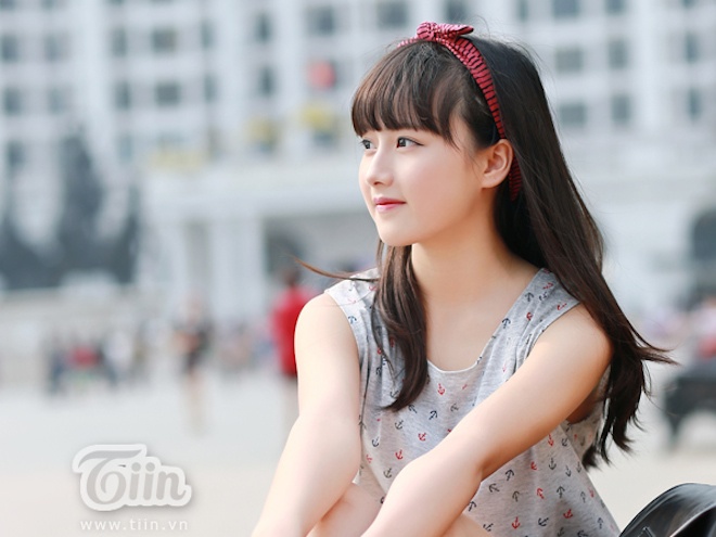 Bố mẹ Hà Vi cũng rất vui nhưng cũng luôn khuyên cô bạn tập trung vào công việc học tập trước mắt.