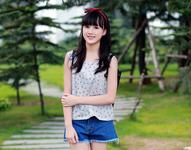 Hà Vi từng gặp phải những lời trêu ghẹo hay nói chuyện thiếu tế nhị của cư dân mạng. Phản ứng của Vi trước những lời nói này là “im lặng, không bao giờ hồi đáp”.