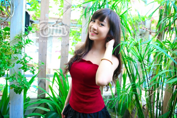 Trái ngược với vẻ ngoài nữ tính và giọng nói cực kì ngọt ngào là tính cách mạnh mẽ,