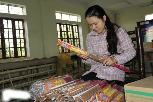 Công việc thường ngày của Thúy Hằng tại Trung tâm Công tác xã hội Nghệ An.